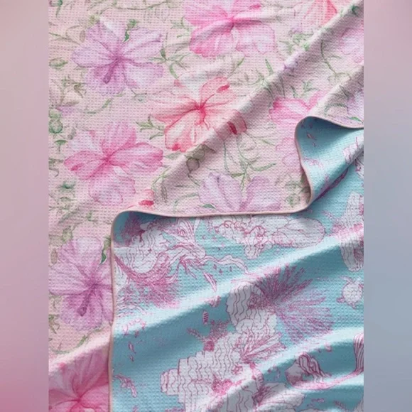 NWT Hurley x LoveShackFancy Reversible Beach Towel – Pink & Blue - Picture 2 of 9